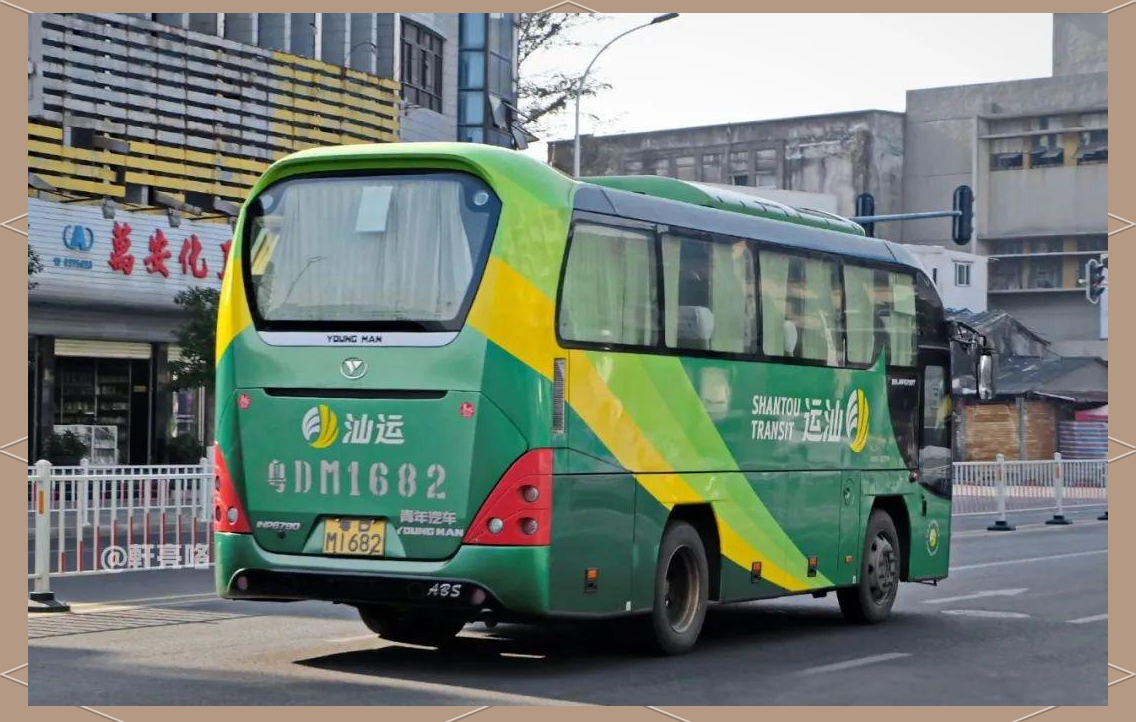 青年客车的市场拓展与多样化发展:从jnp6790t到jnp6100r