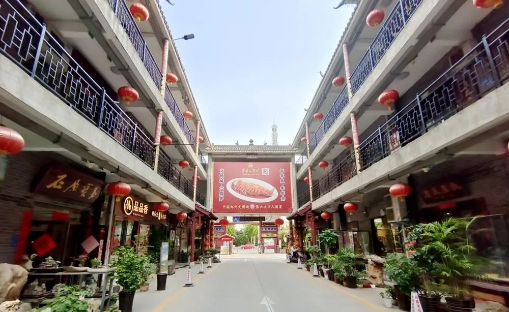 郑州文博城十多年违建安全隐患多 办事处:历史遗留问题