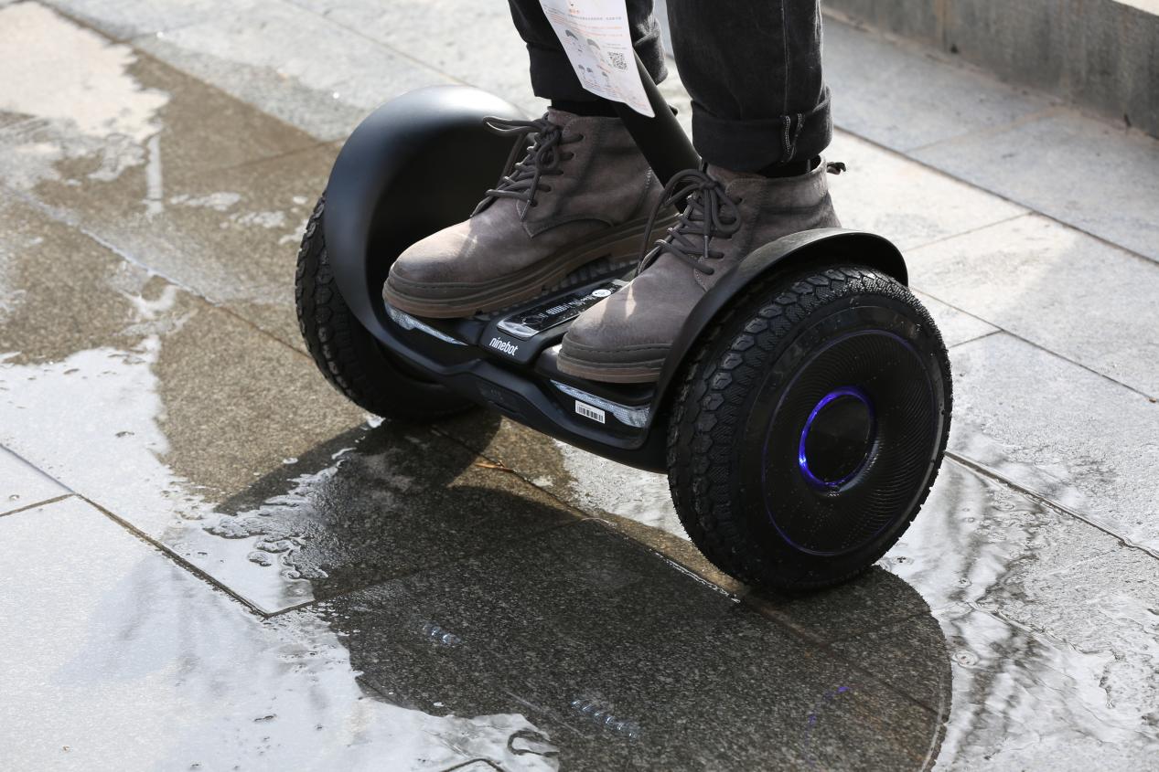 电动平衡车品牌中,九号平衡车l8超高性价比大人小孩都能骑