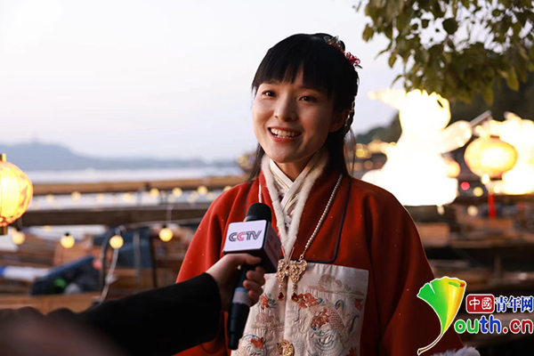 青知讲说人|小一姐姐:欢乐中国年,杭州西湖兔花灯点亮中华传统文化