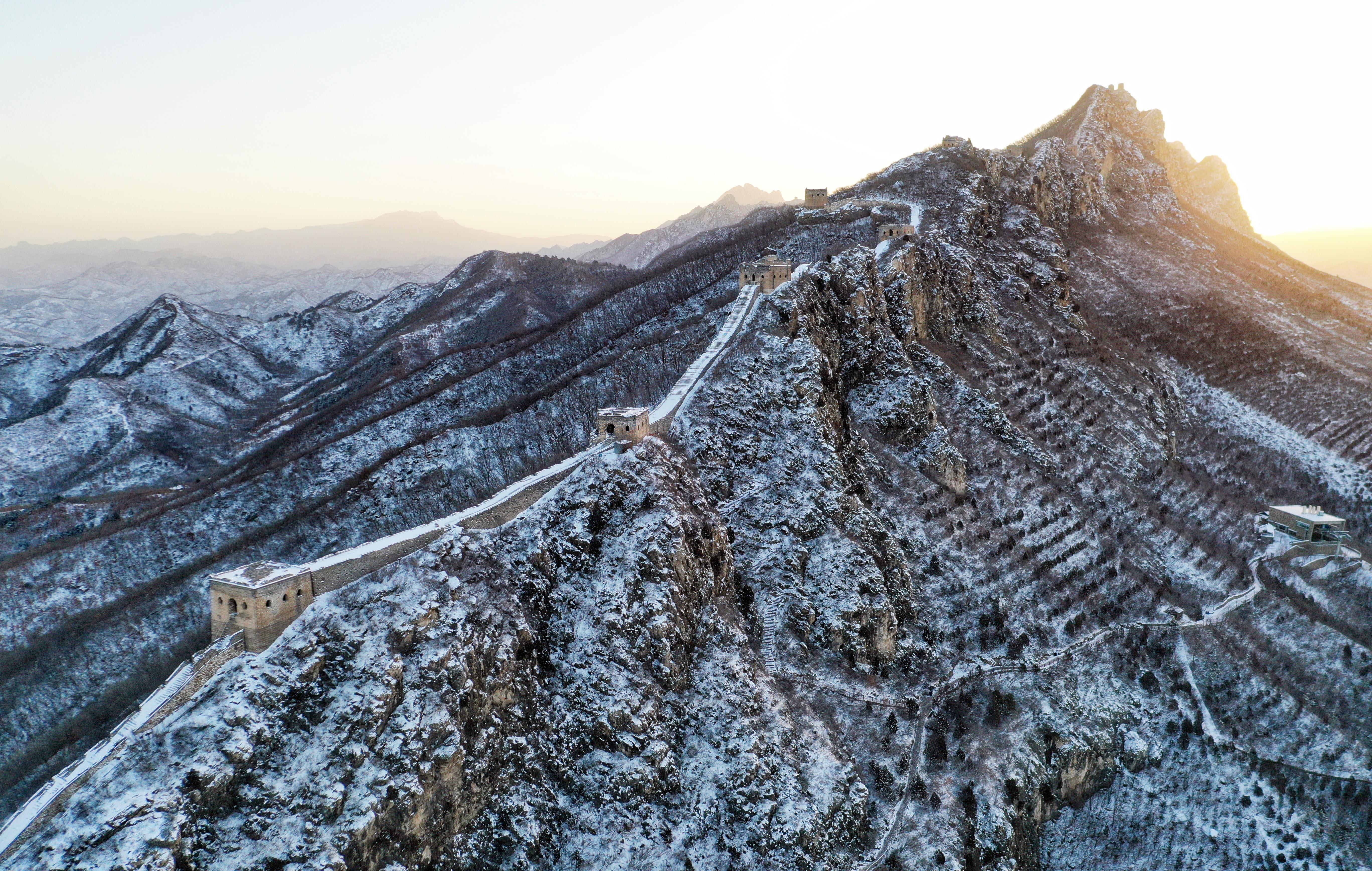 当雄伟长城遇上皑皑白雪——长城展开水墨画卷