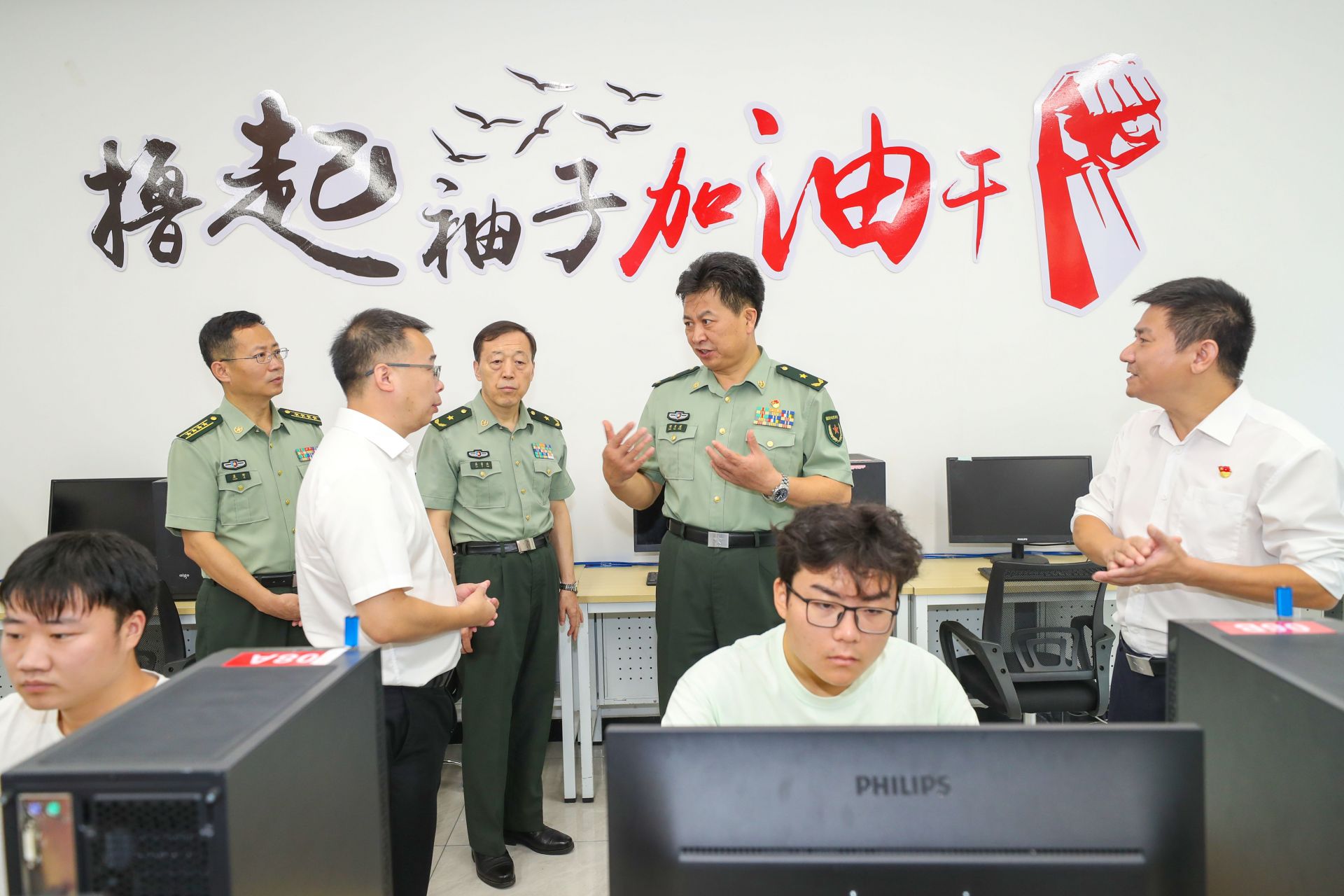 周月星检查指导预定新兵役前教育工作