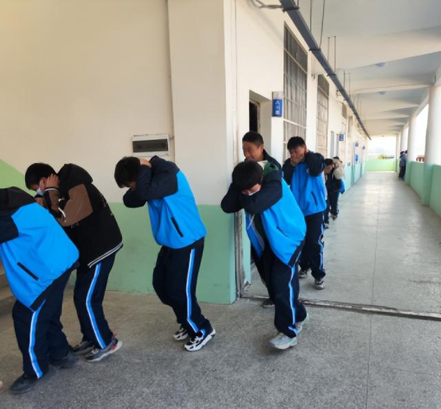 扎实安全演练,共筑平安校园——信州区秦峰二中校园消防安全演练