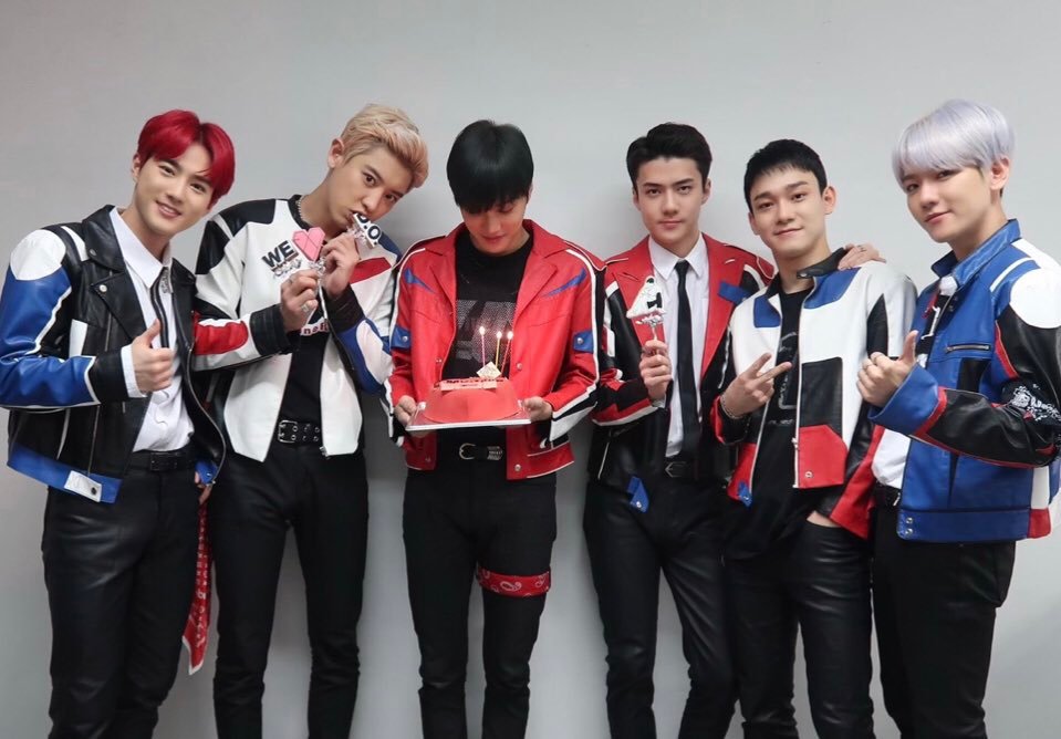 exo五巡日本宫城场幕后花絮图更新,甚是想念演唱会了!