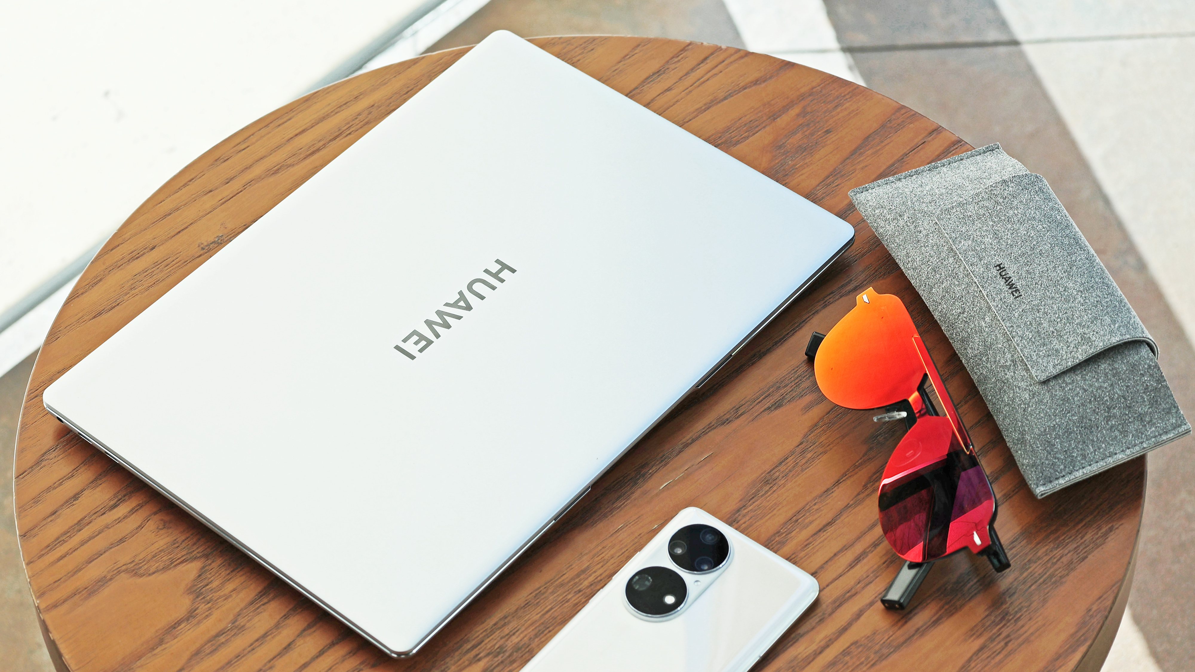 华为matebook x pro 2022款开箱评测:三年磨一剑,颜值确实高