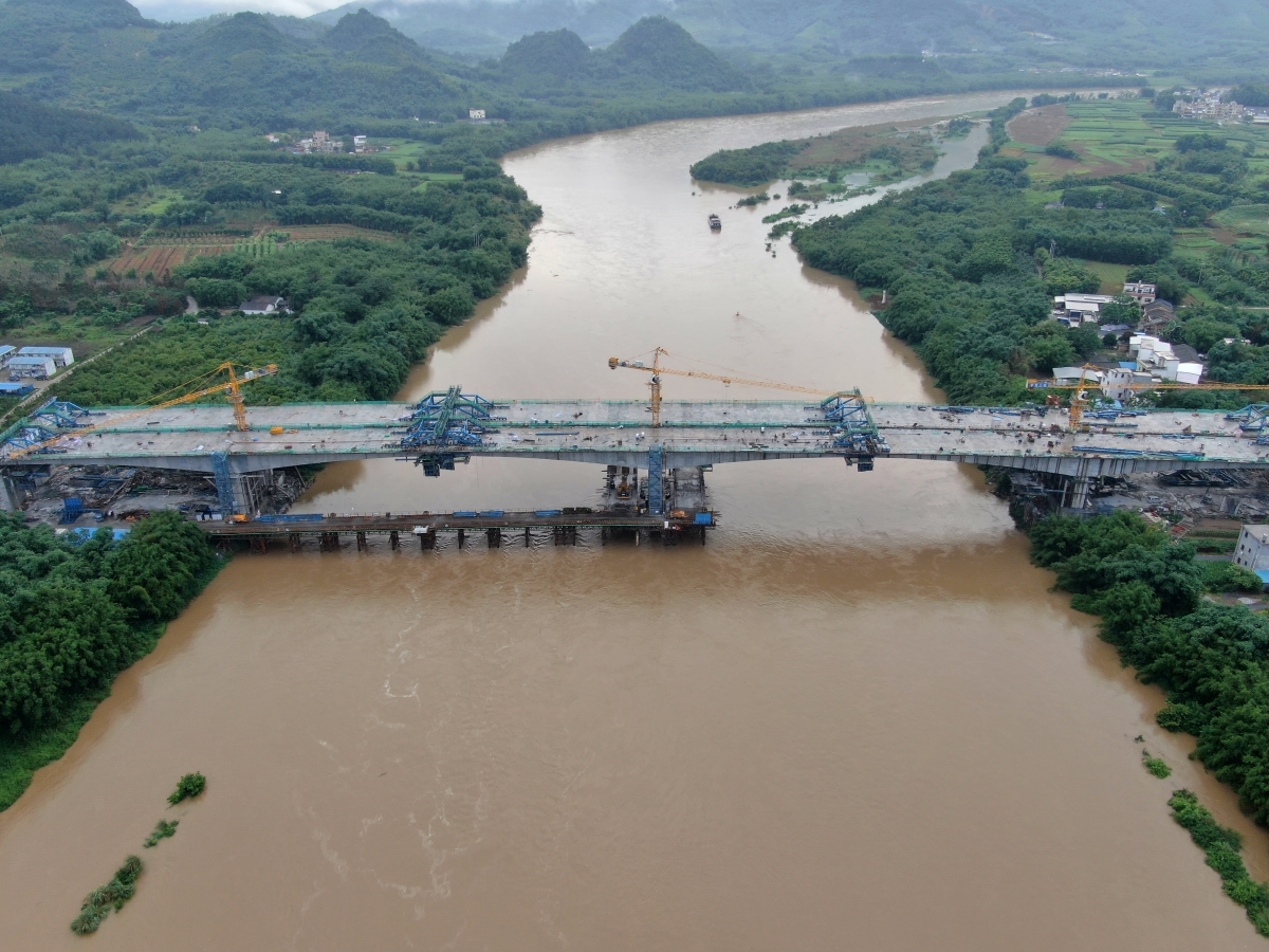 广连高速大湾连江大桥双幅合龙,通车目标又近一步