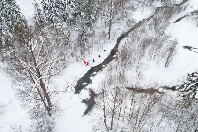 穿林海,跨雪原……當國門衛士遇到大雪,將繪就出怎樣的絕美雪警