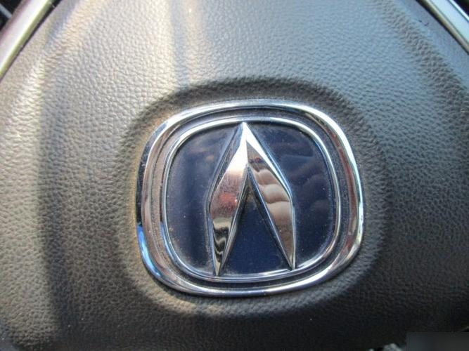 讴歌,这个日本本田汽车公司的高端品牌,其标志与长安的标志有着异曲同