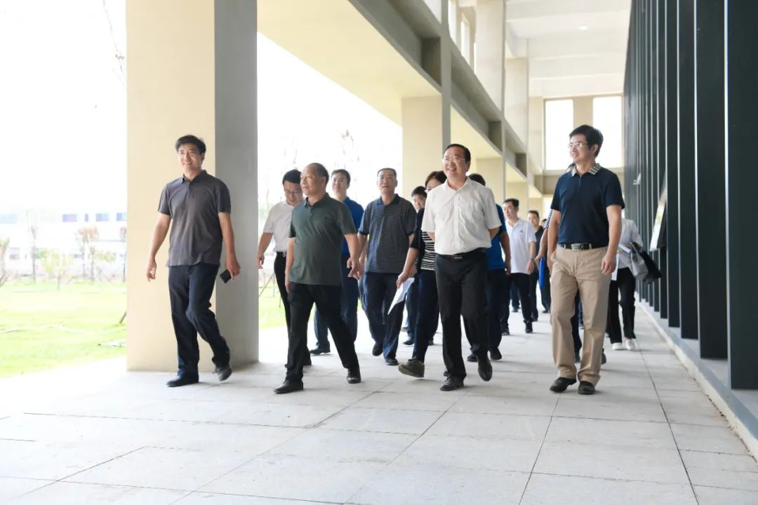 进校园,看设施!邯郸市委副秘书长路军强一行到冀南新区调研