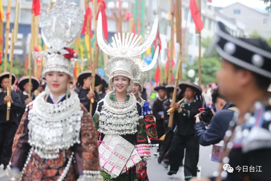 中国·台江2023年苗族姊妹节万人盛装游演震撼上演 尽展国泰民安