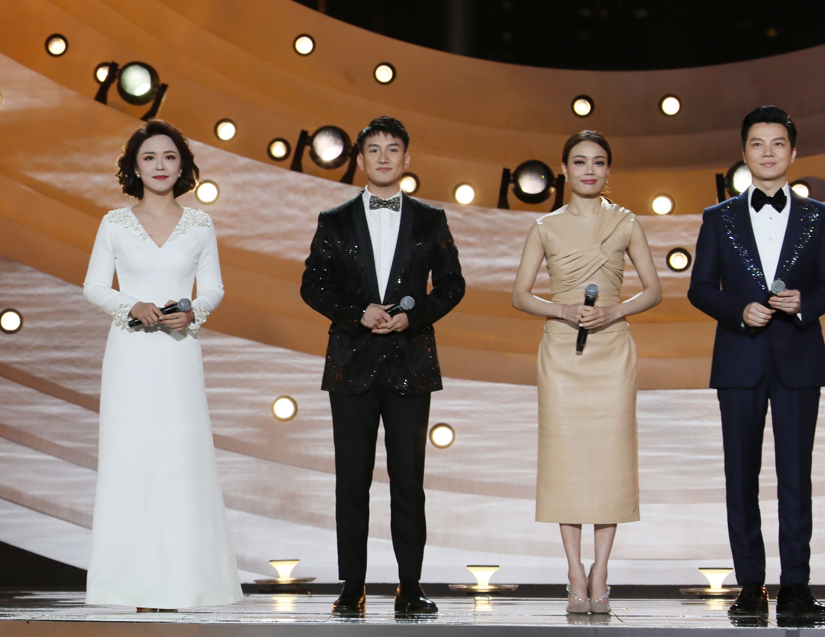 主持人把珠海穿在了身上,扬帆远航