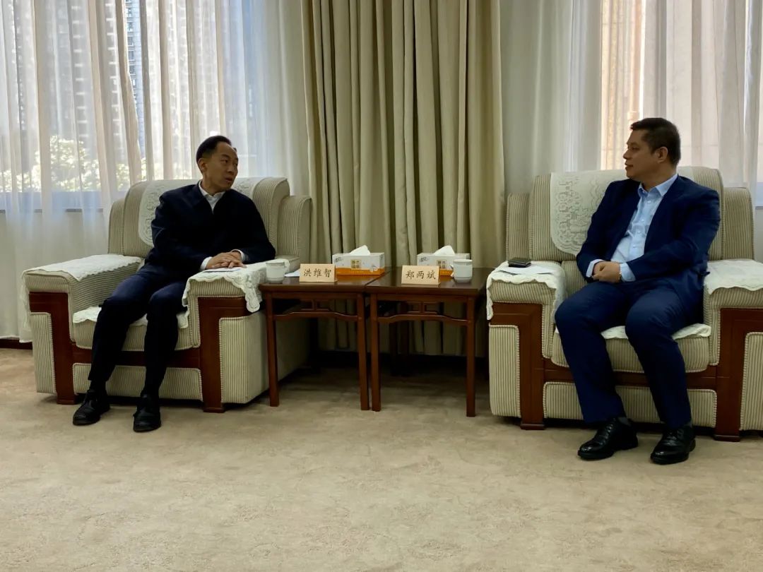 洪维智在昆明与企业进行招商座谈