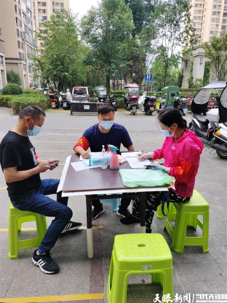 党员志愿者吕贵军:"关键时刻,我要带头去!