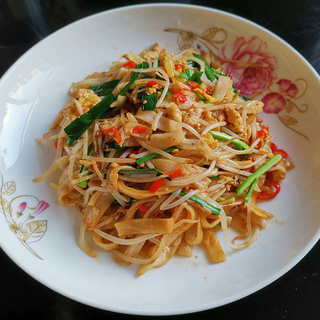 蛋炒粉,简单快手,香辣美味