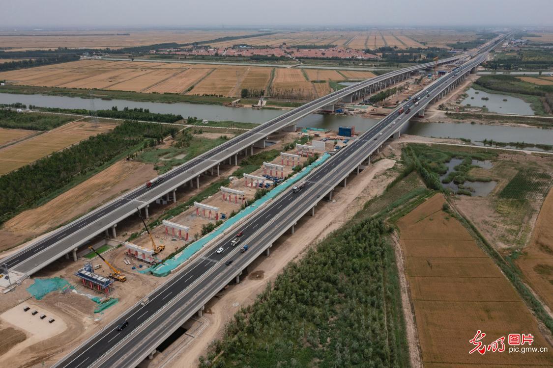 山东省g516东青公路特大桥全线通车