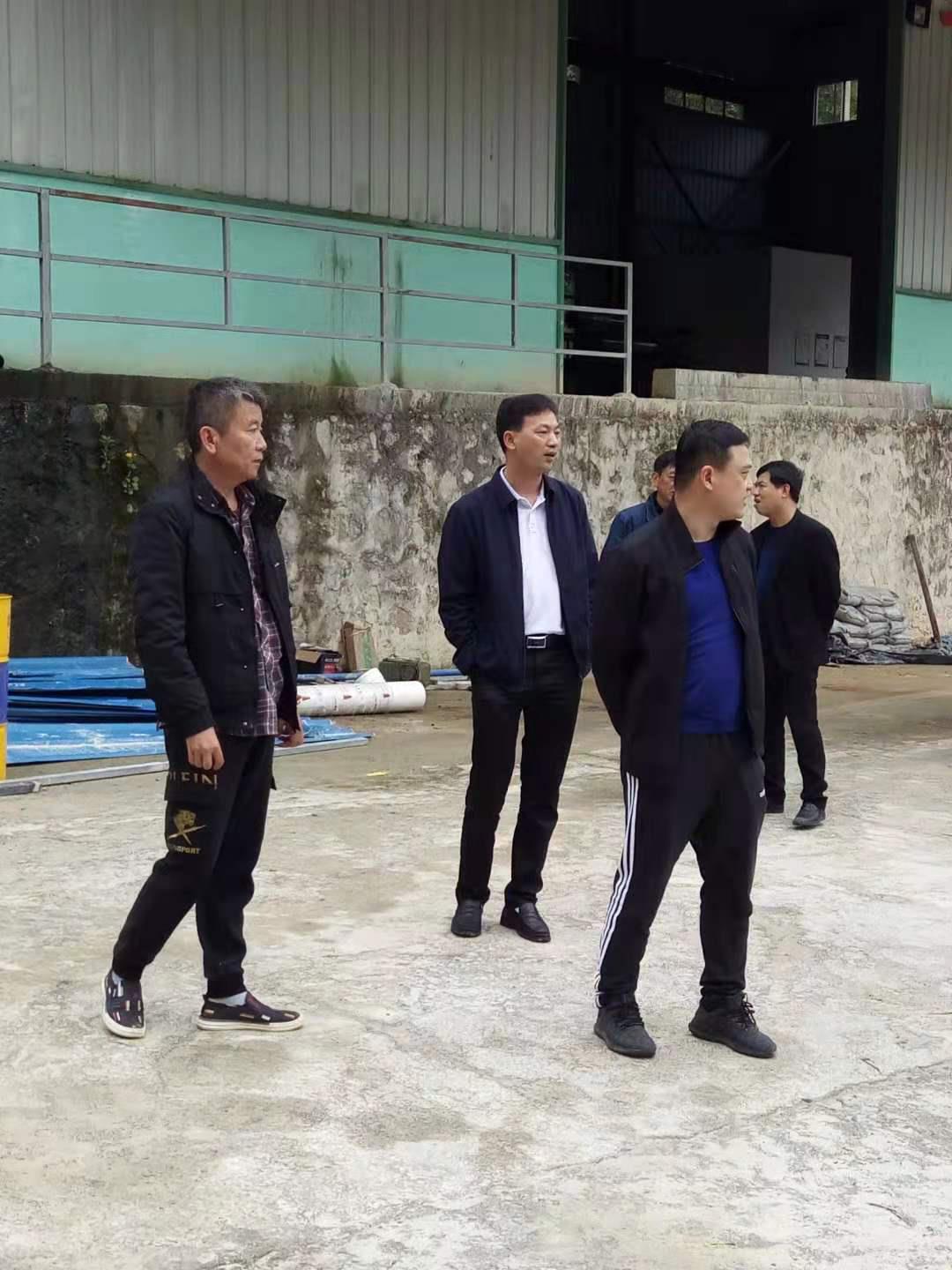 曾海波深入瑶乡督查企业安全生产和环保工作