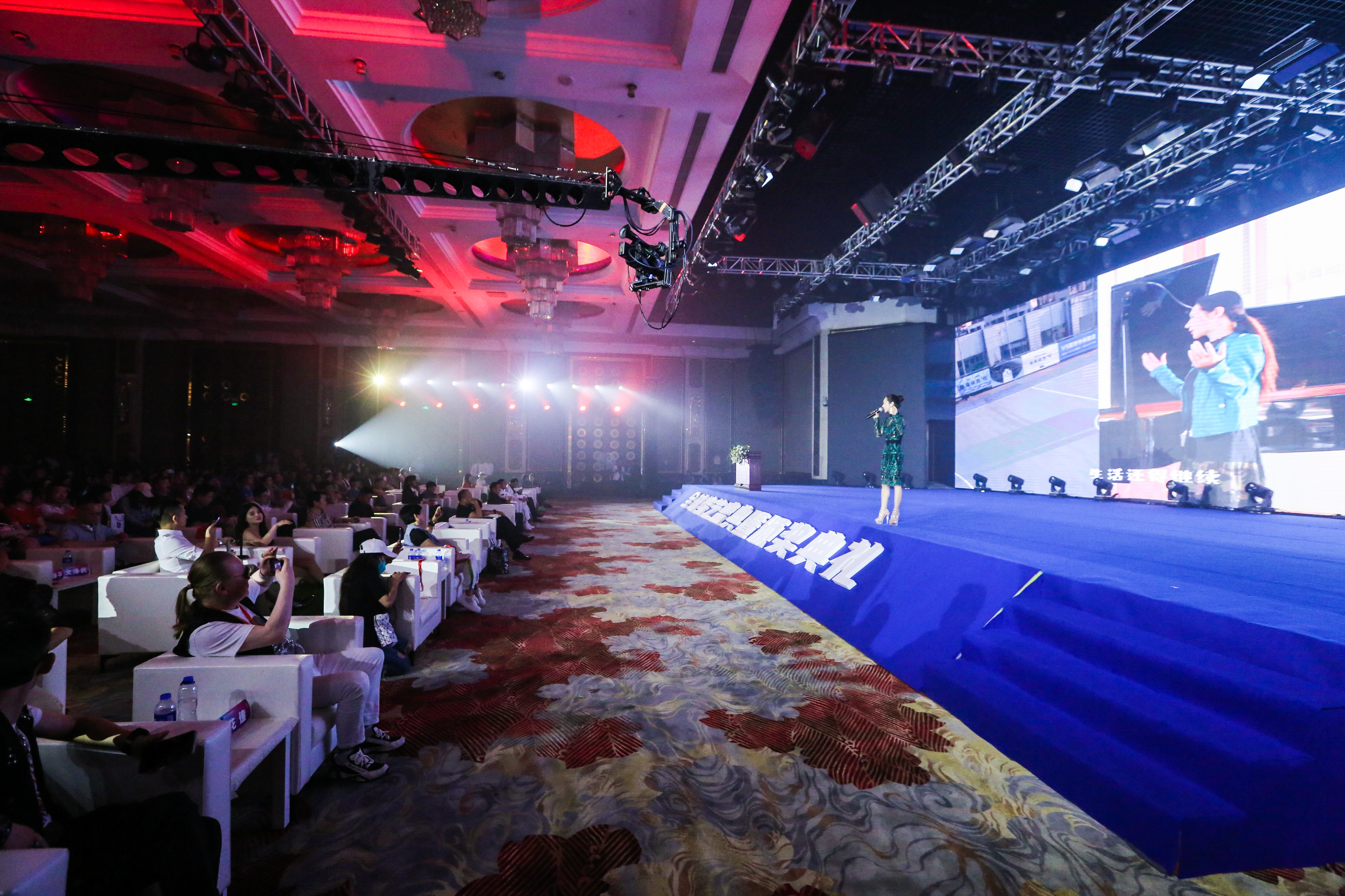 袁浈乔歌曲荣获《全球综艺盛典颁奖盛典》2023最佳个人单曲奖