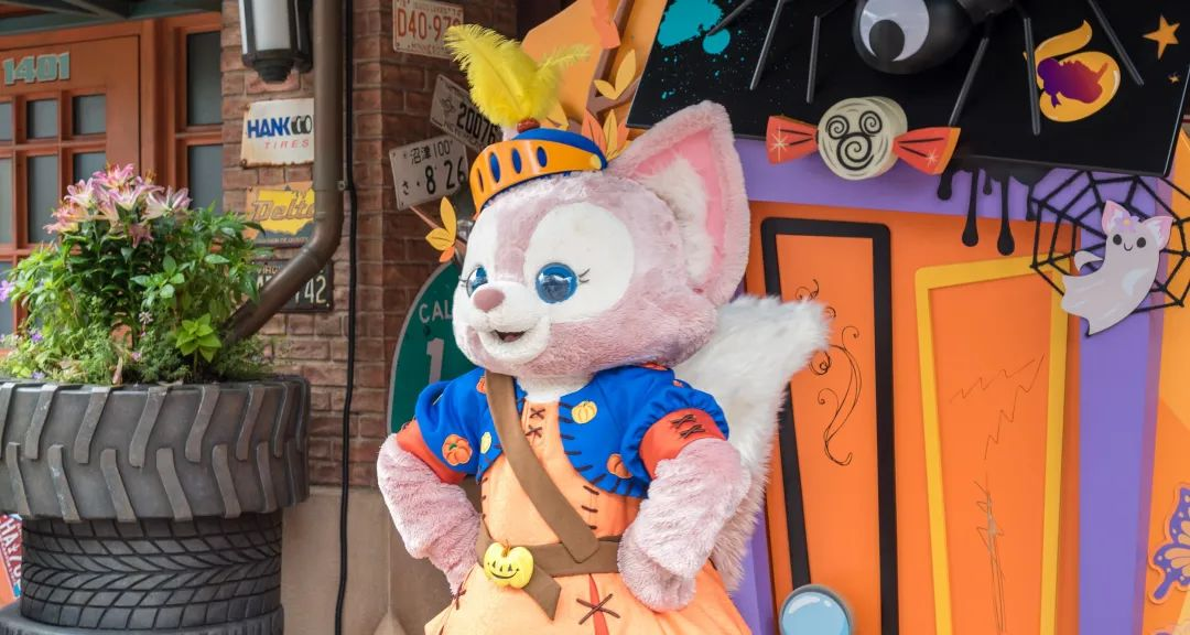 迪士尼人偶演员的奇幻挑战与情感守护