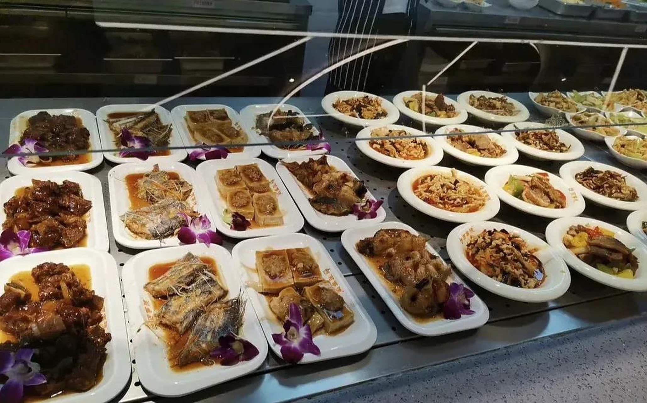 各地烟草公司的伙食!羡慕哭了![流泪]  色,香,味,全部在线!关键还免费