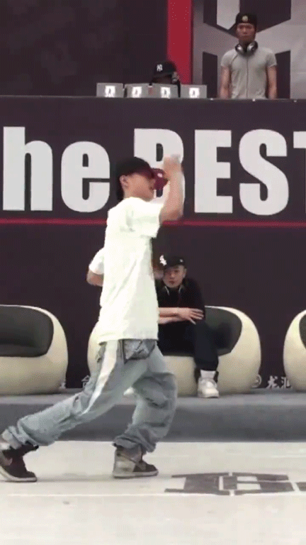 这就是街舞4首发队长王一博,我们能从王一博身上看到什么?