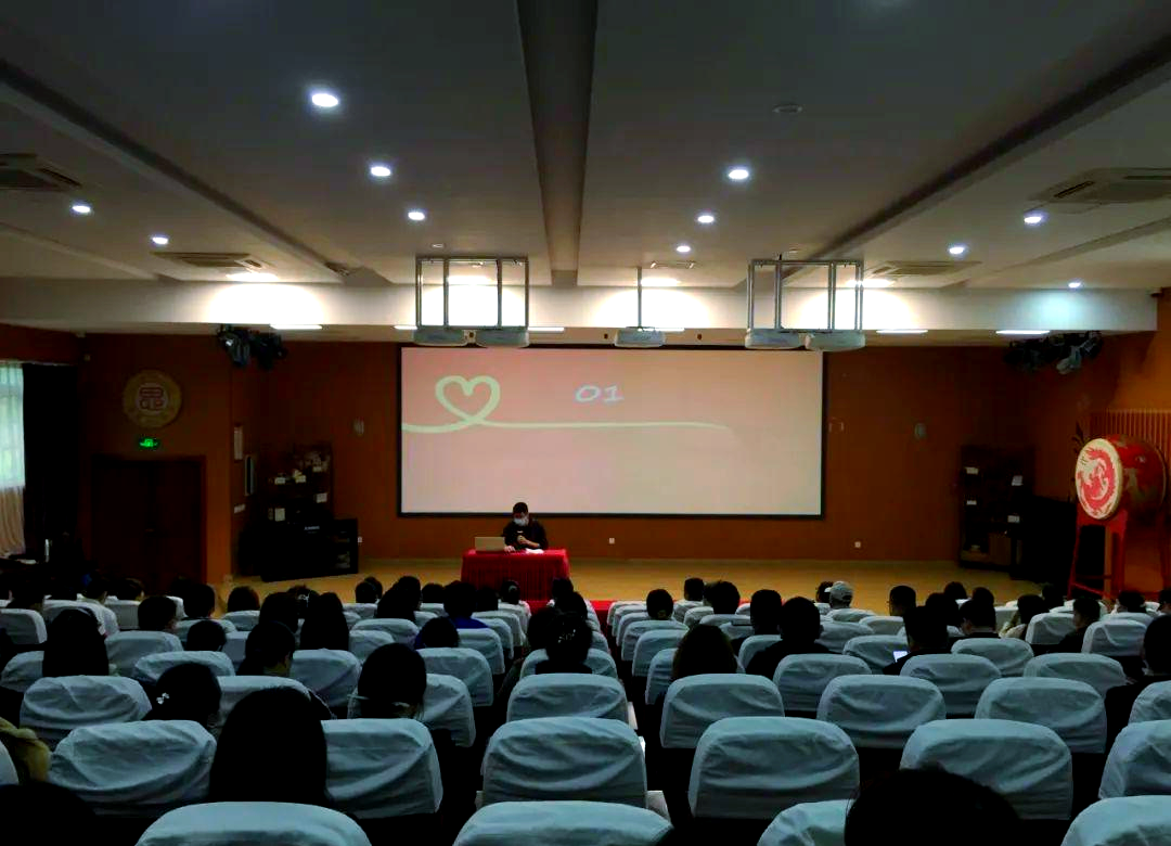 思言小学家长开放日:深入交流与共同成长