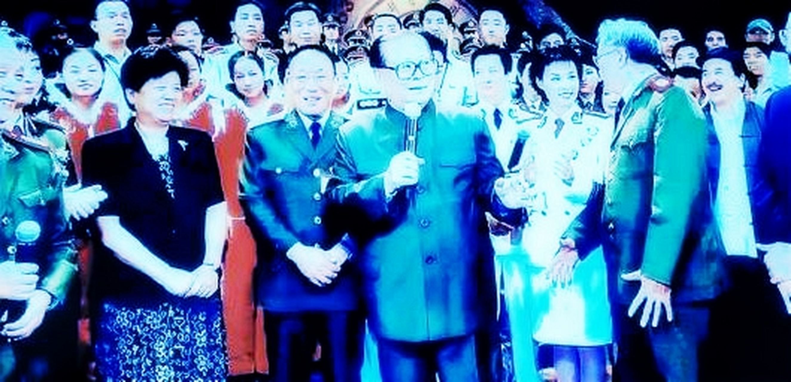 2003年9月1日,江同志邀请国防科技大学校长温熙森和前一天参观该校