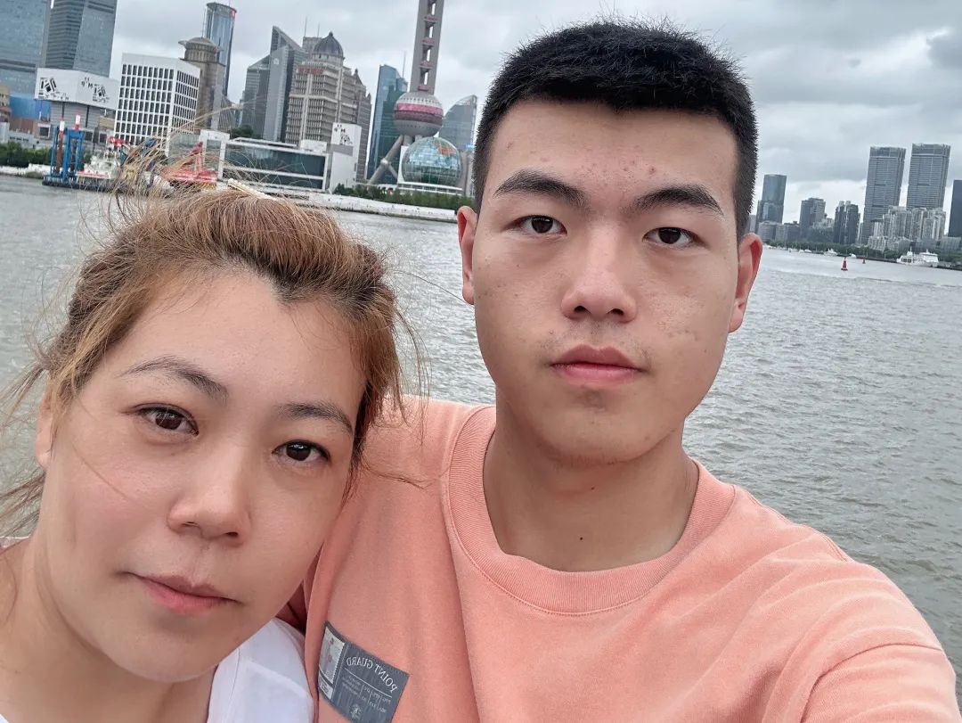 "爱你,老妈"——踏足山川湖海走不出你的臂弯