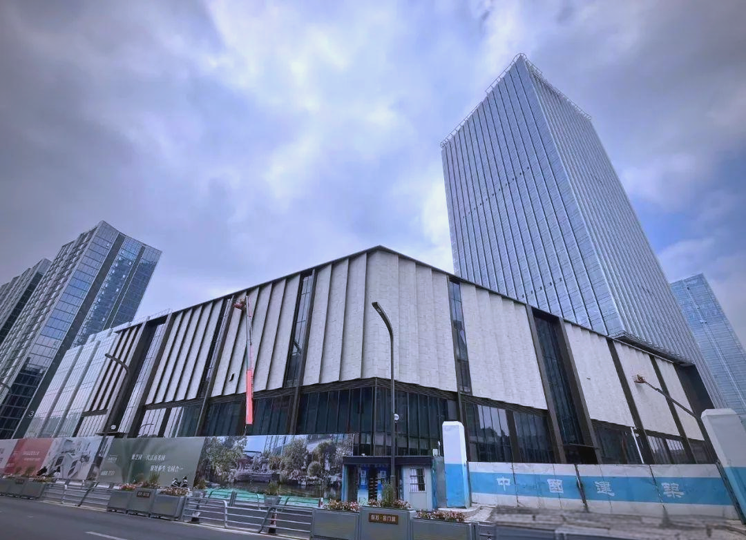 🔹华贸h 美术馆该美术馆由华贸集团倾力打造,并邀请了日本建筑大师