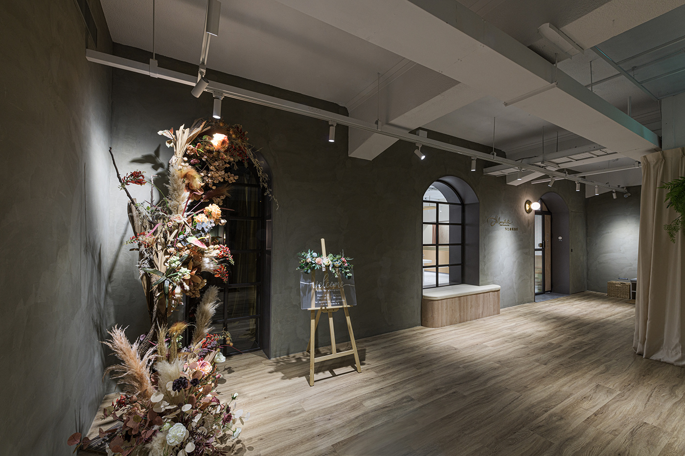 沐尤摄影空间设计-原木与水泥高级灰的结合