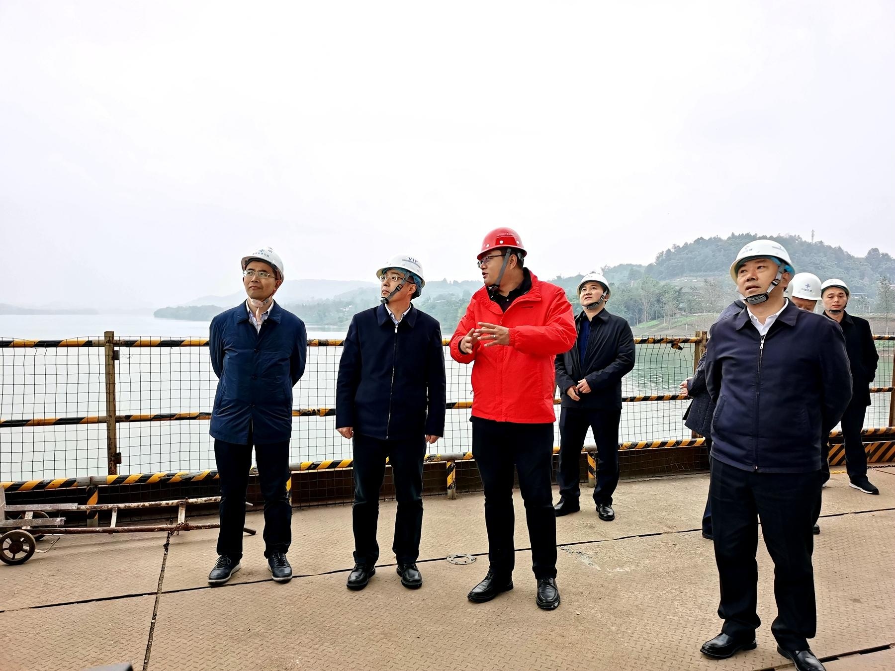 合川区委书记李应兰,区长徐万忠调研合长高速公路项目建设