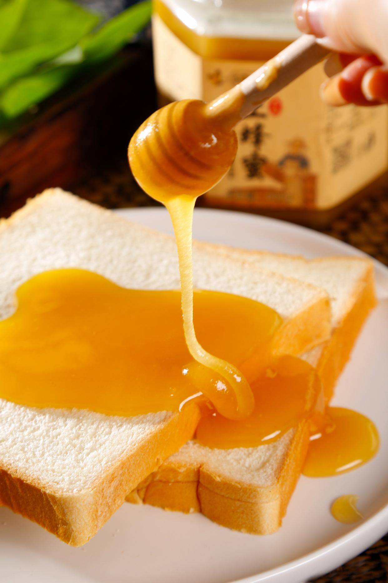 和蜂蜜相冲的食物是什么(和蜂蜜相克吗)