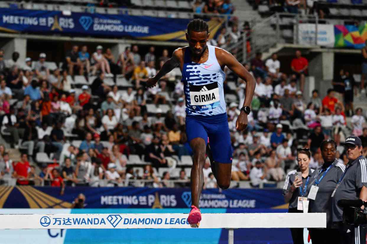 22岁埃塞俄比亚选手吉尔马创男子3000米室内世界纪录