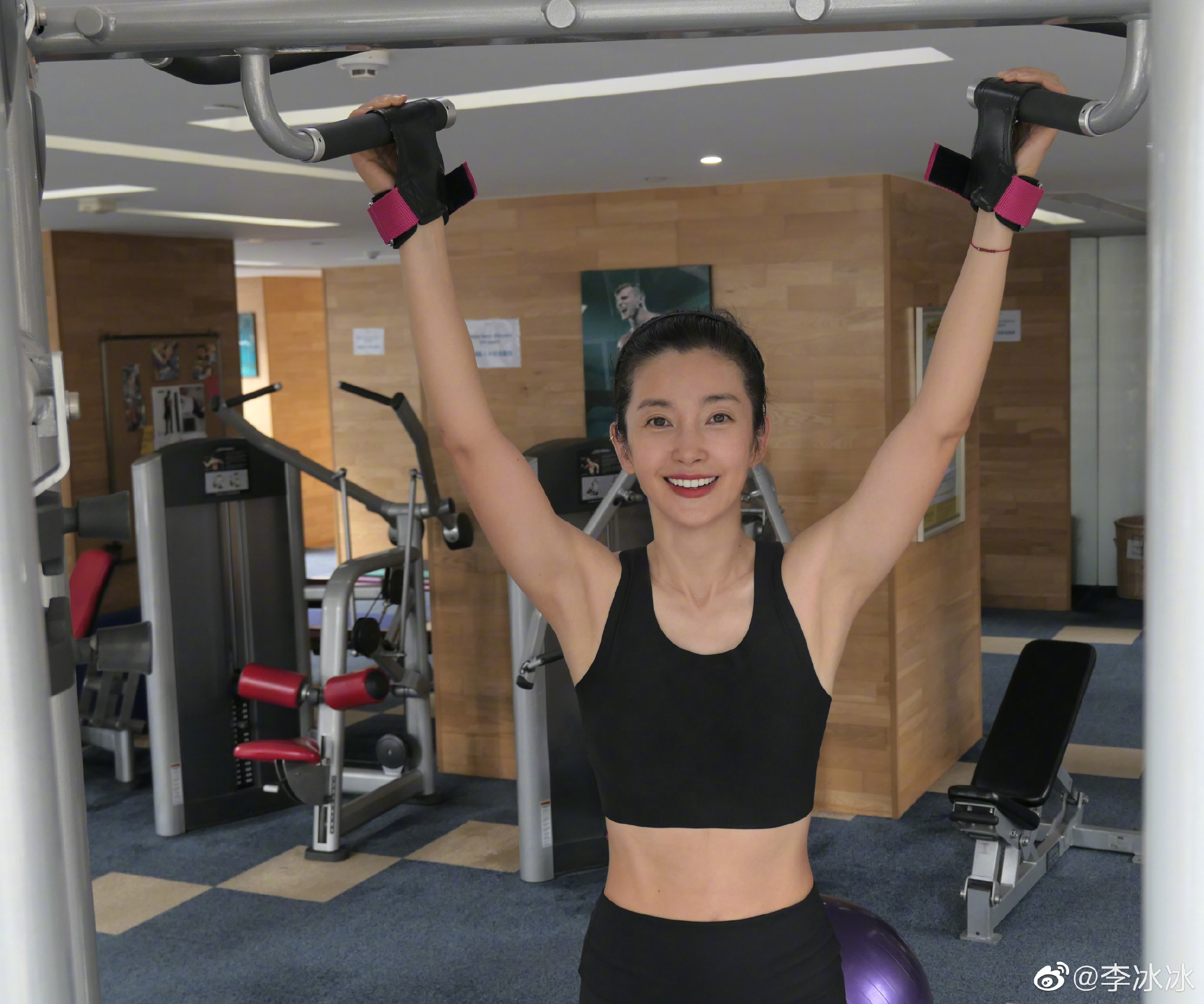 明星也疯狂:细数娱乐圈的瑜伽好手