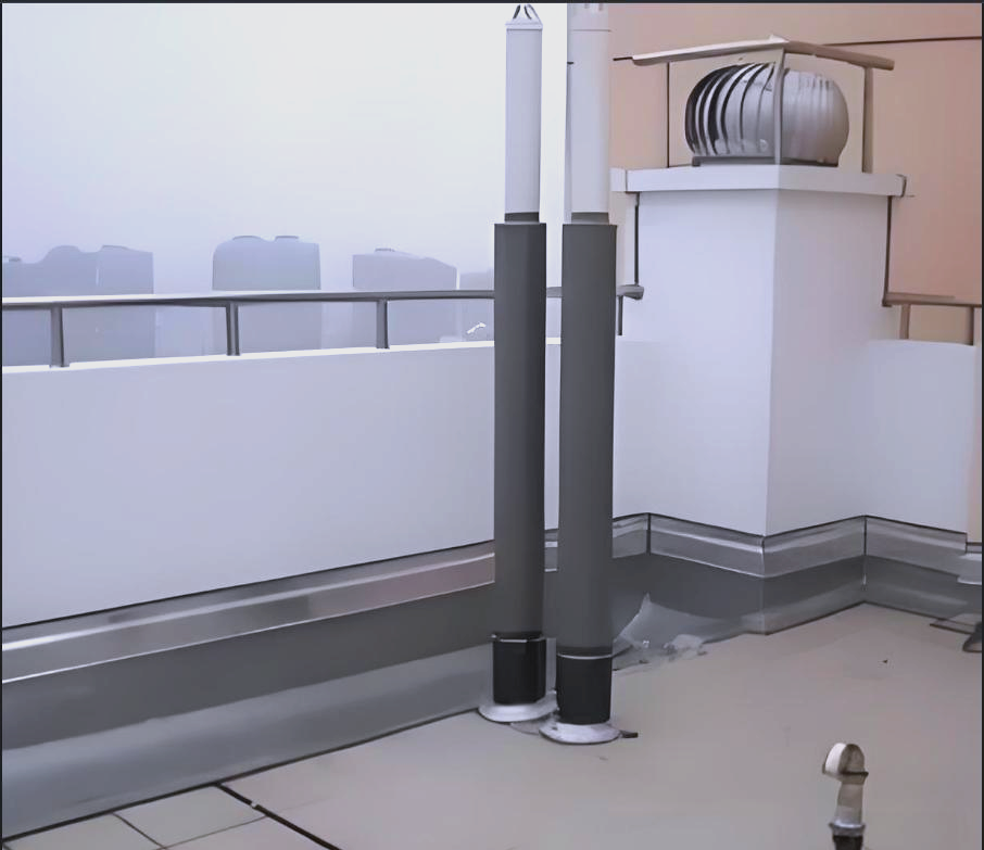 屋面给排水塑料通气管与厨房烟道金属风帽的防雷保护设计