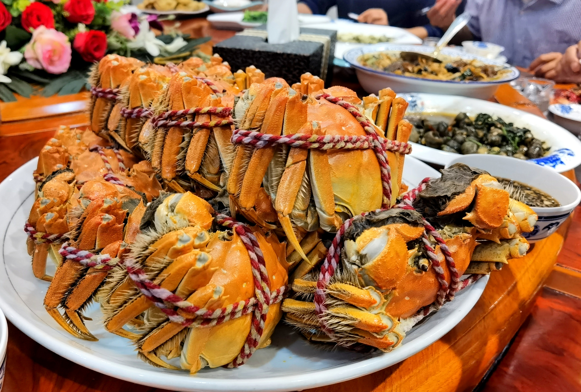 兴化古镇上人气最旺的酒楼,包间全靠预定,吃一桌菜竟然上千块?