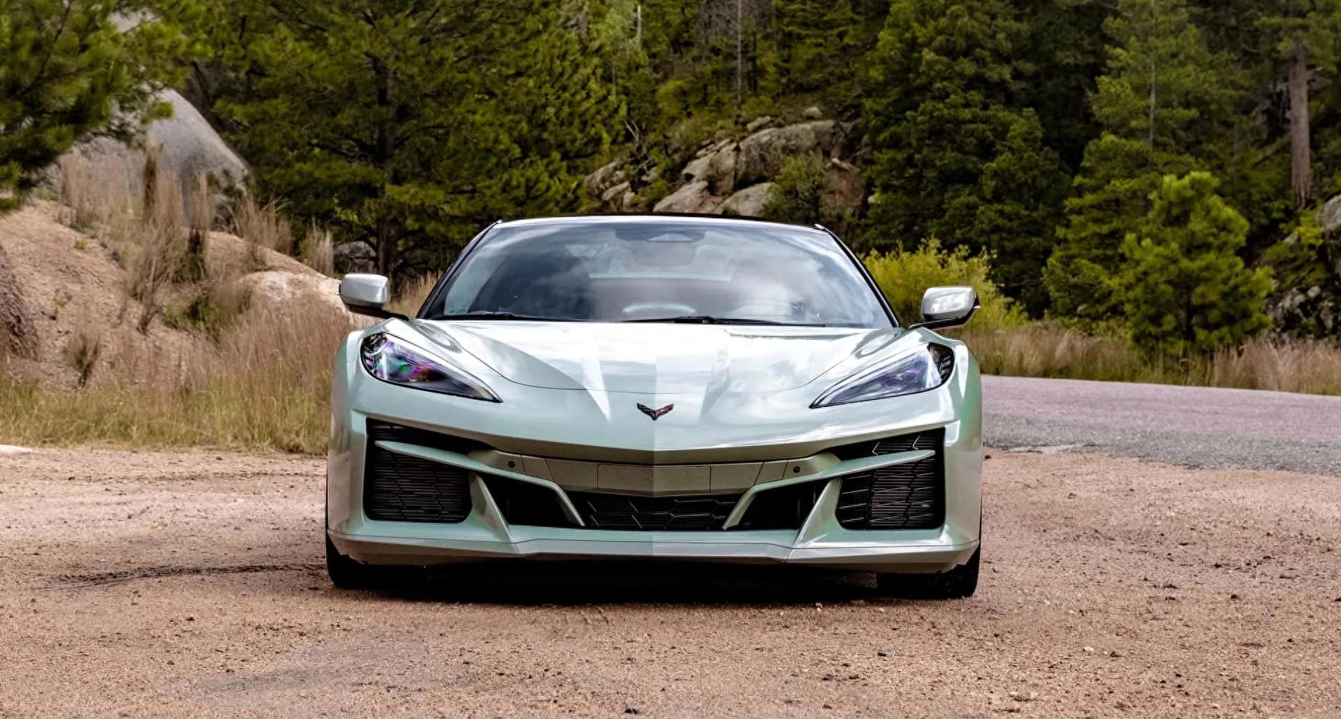 2024款科尔维特e-ray搭载6.2l混动系统,售价折合人民币77.9万