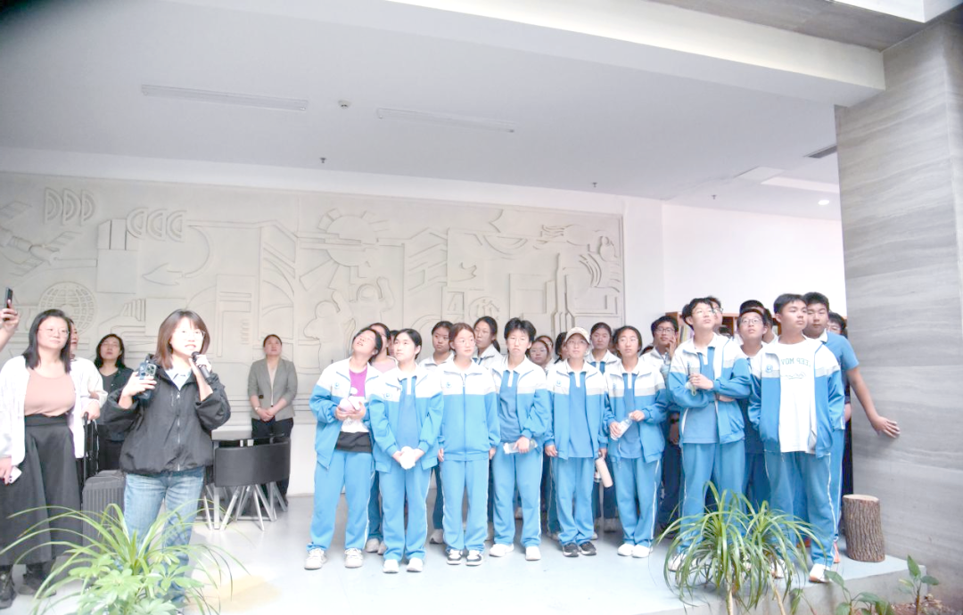 九年级学生探访枣庄三中,体验高中生活之美