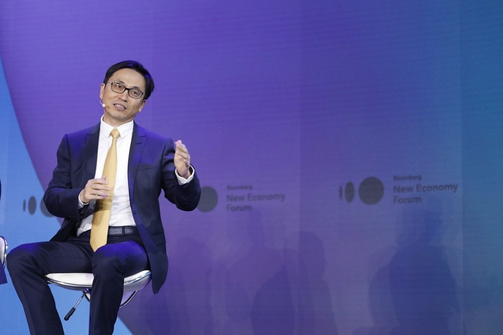 张磊花531亿买下"中国鞋王"百丽,两大创始人套现130亿离场,没想到2年