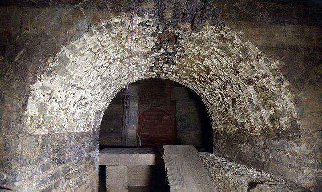 "打开康王坟,山东不受贫"传言中的康王宝藏,真的价值连城?