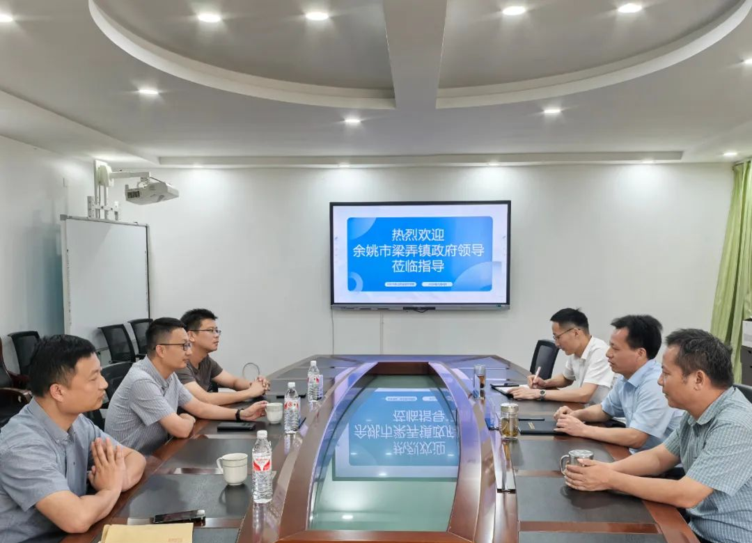 梁弄镇领导慰藉市二职校:教育交流与合作的未来方向