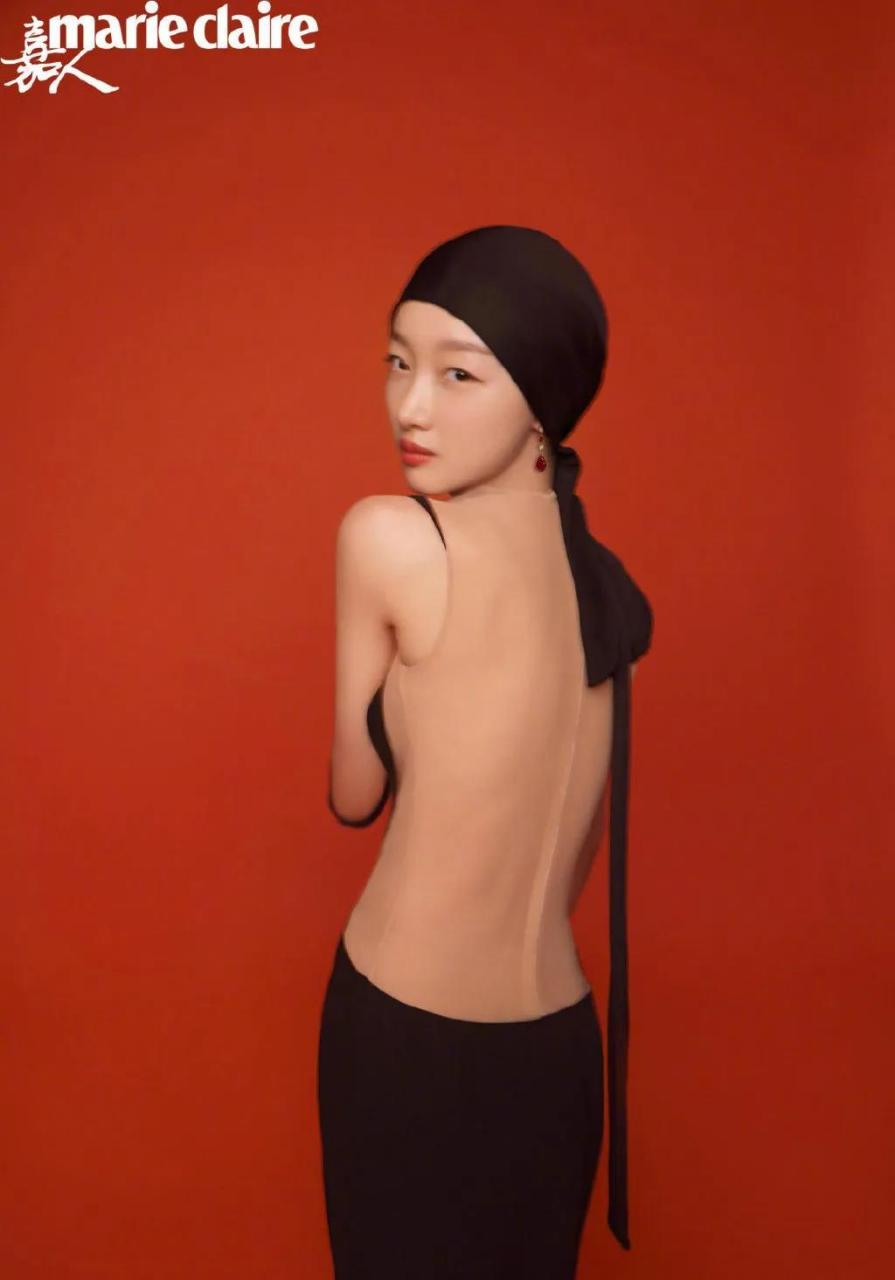 今天一打开手机就看到周冬雨的几张图片,这造型……  闪瞎了我的双眼