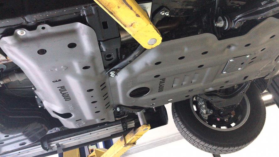 别克英朗底盘有护板吗