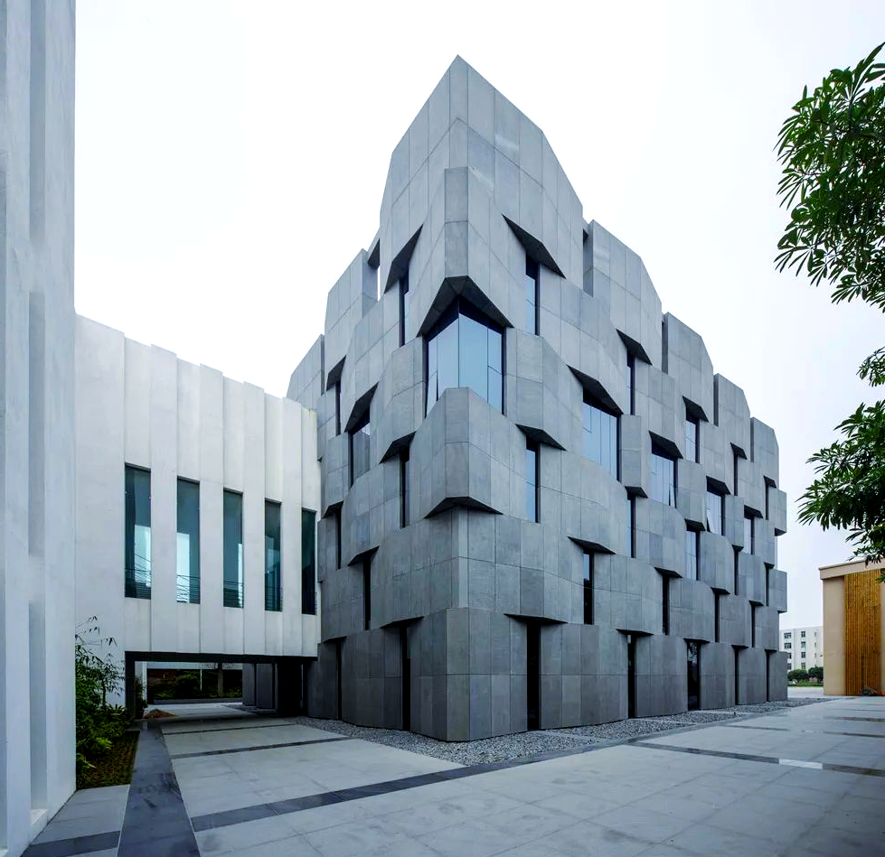 石材幕墙在现代建筑中的多样应用与优劣解析