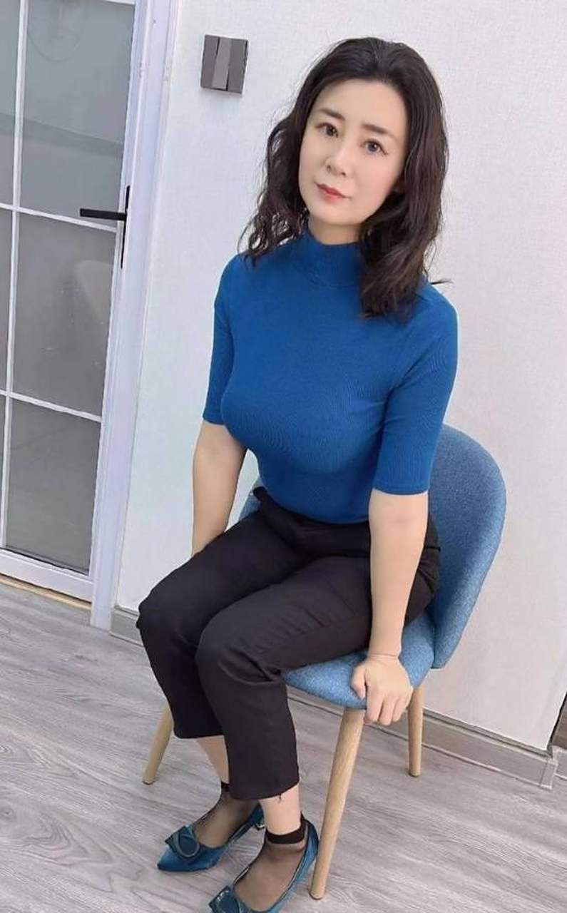 19岁爱上这样的,正常吗,小阿姨40岁单身,家里三套房2辆车