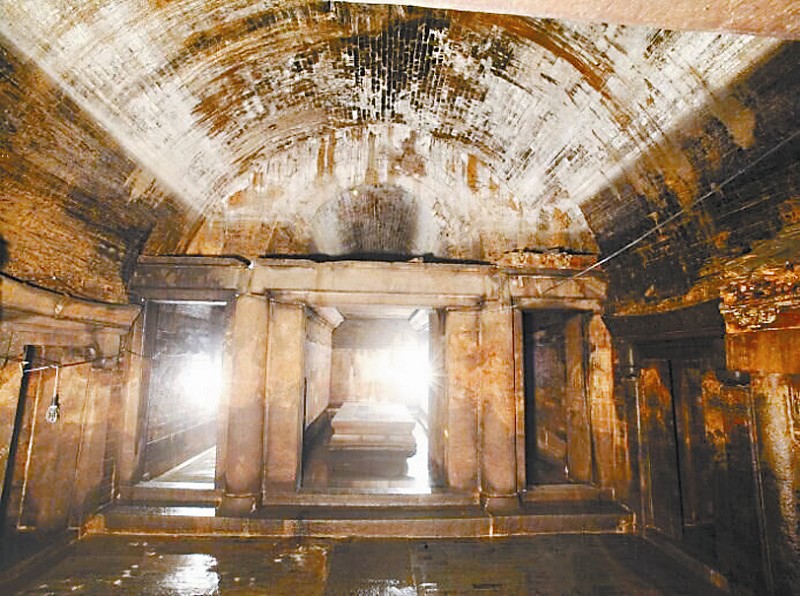 2000年前的西汉墓葬,躯体千年未腐,出土一封地府的求职介绍信