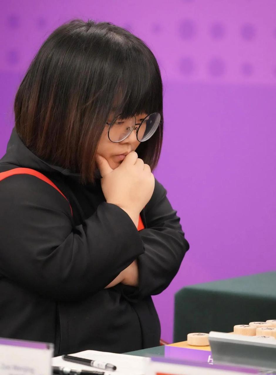 1.3米的中国袖珍女孩左文静 夺得杭州亚运会象棋比赛冠军 真牛!