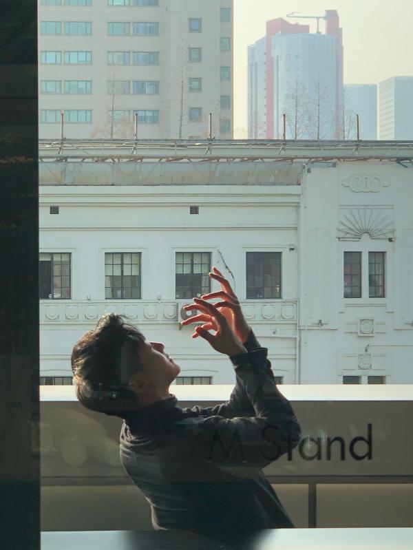 视频 | 指挥家张亮,舞者侯腾飞亮相《城市像素》:在上海,处处皆舞台