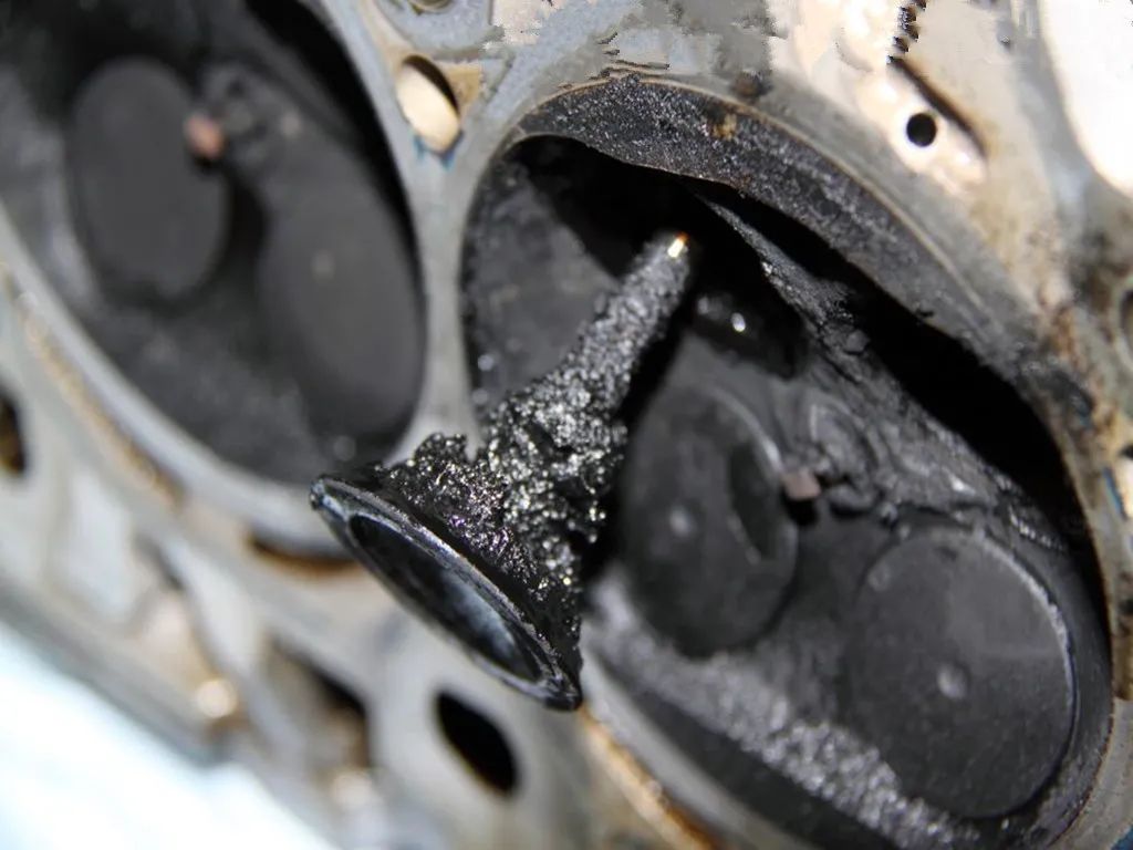 发动机积碳多久清洗一次多少钱?