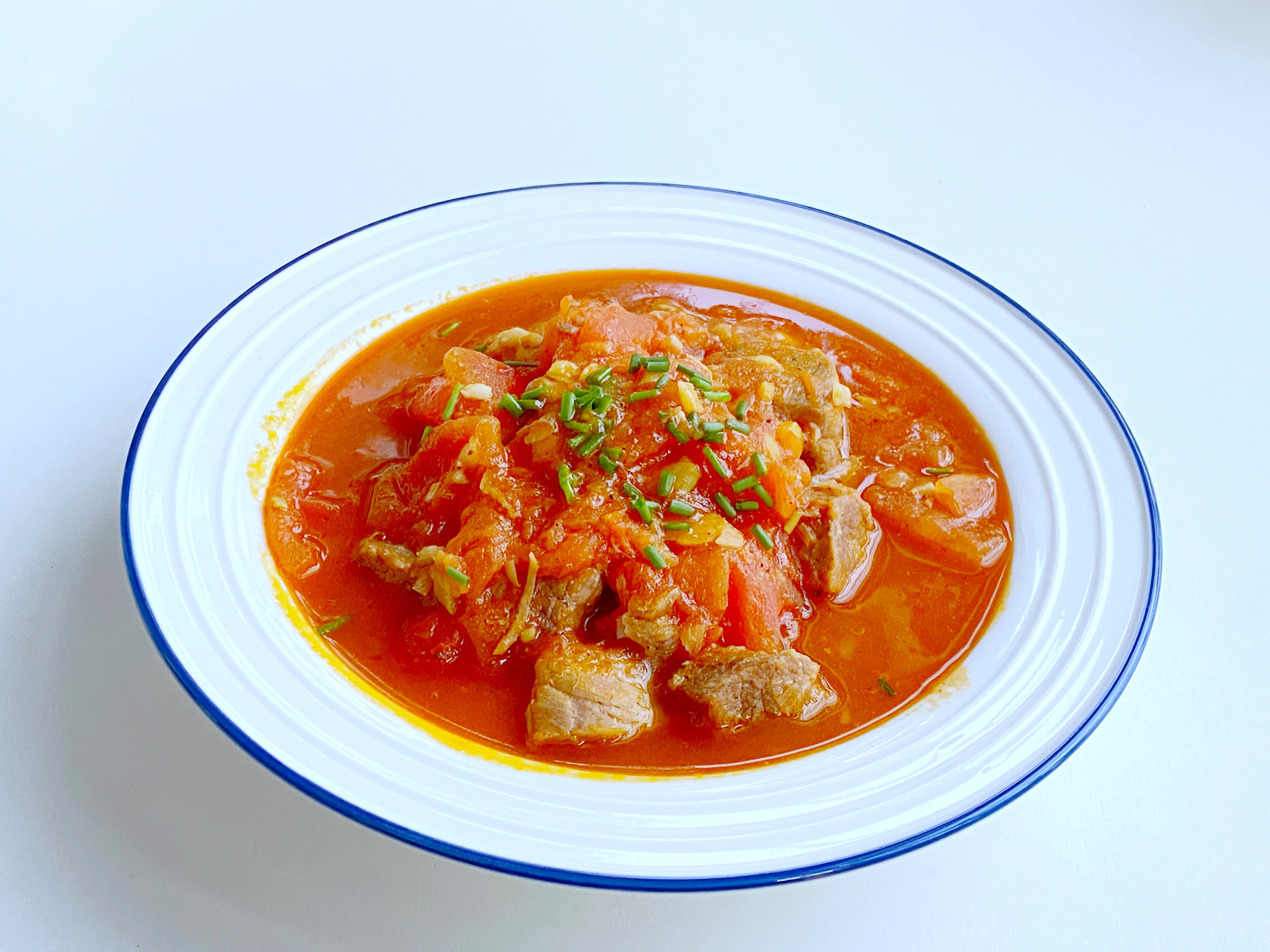 西红柿炖牛肉怎么做才能软烂又好吃?教你经典家常做法,营养美味