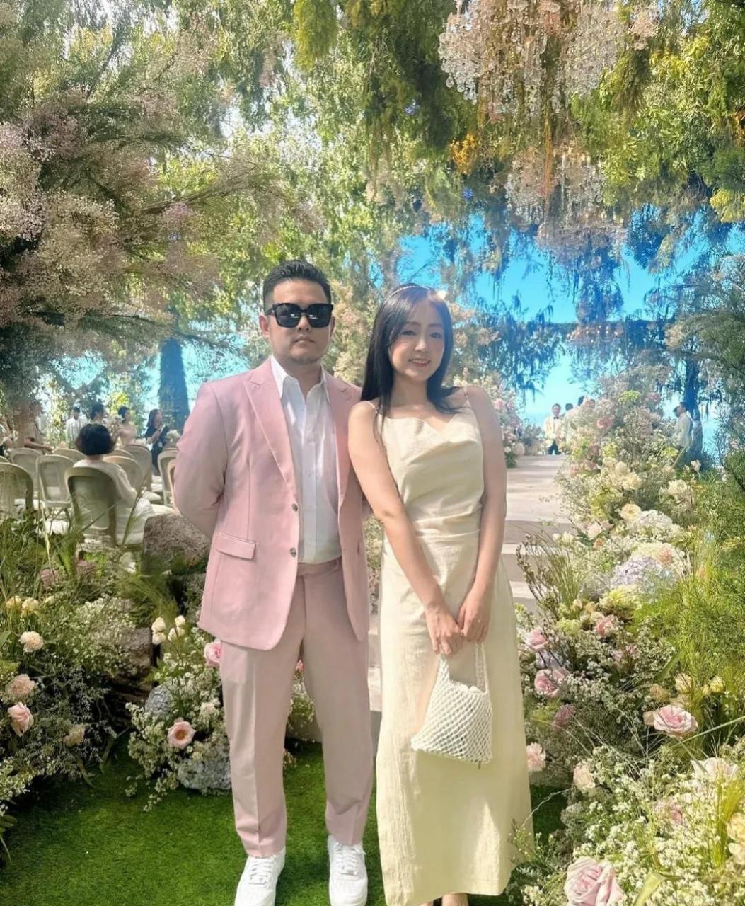 丫头詹子晴竟然去何超莲和窦骁的婚礼了,而且何超莲每次去台湾都会找